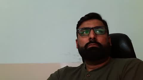 Hairy Arabian online show from February 3, 2025, 4:52 pm