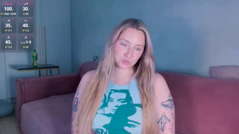 Snapshot of burn_lissa chatting on September 19, 2025, 7:36 pm Lissa online show from September 19, 2025, 7:36 pm