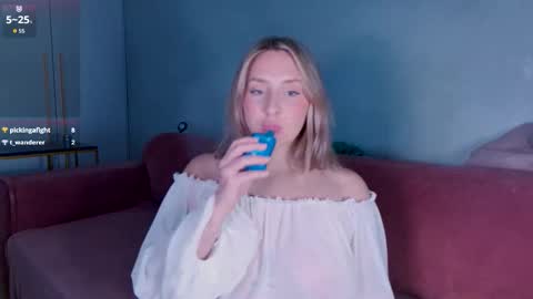 Snapshot of burn_lissa chatting on September 24, 2025, 7:28 pm Lissa online show from September 24, 2025, 7:28 pm