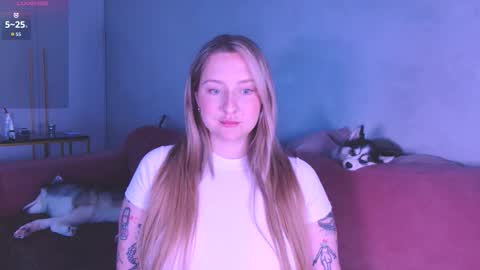 Snapshot of burn_lissa chatting on October 21, 2025, 8:09 pm Lissa online show from October 21, 2025, 8:09 pm