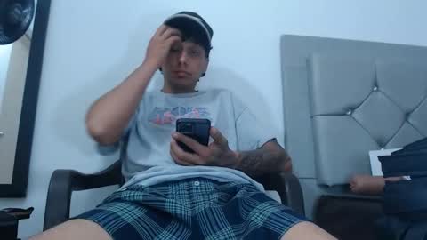 Snapshot of burningboyy chatting on October 8, 2025, 1:09 pm  independiente online show from October 8, 2025, 1:09 pm