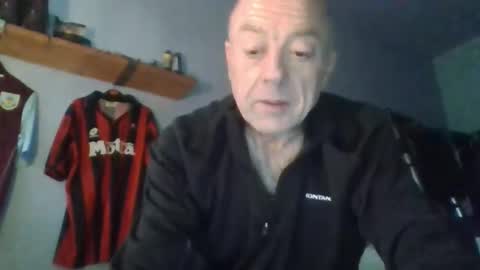 burnleyguy1977 online show from April 26, 2026, 4:54 am