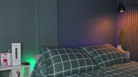 Buster independent model online show from February 7, 2025, 8:11 am