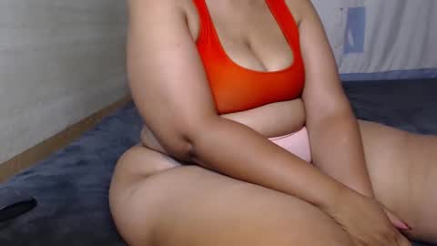 bustybbwx online show from December 9, 2024, 6:57 pm
