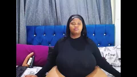 bustybmwx online show from November 11, 2025, 12:10 am