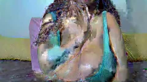 bustytessa37 online show from April 21, 2026, 3:07 pm