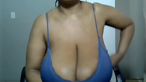 bustytessa37 online show from August 5, 2026, 5:32 am