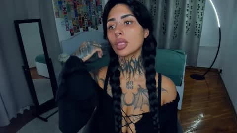 Sabrina online show from October 5, 2025, 6:12 am