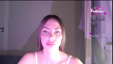 Snapshot of butterflys_ chatting on December 3, 2025, 3:43 pm Lauren online show from December 3, 2025, 3:43 pm