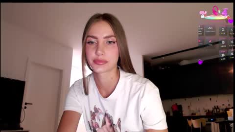 Snapshot of butterflys_ chatting on February 22, 2026, 6:06 pm Lauren online show from February 22, 2026, 6:06 pm