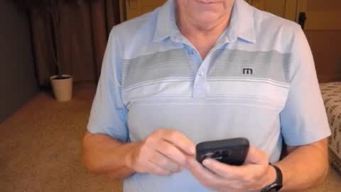 Snapshot of buttnakedfun954737 chatting on December 17, 2024, 10:23 am Miles online show from December 17, 2024, 10:23 am