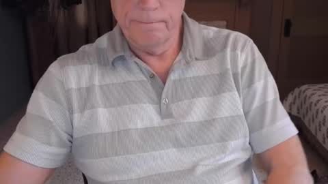 Snapshot of buttnakedfun954737 chatting on December 20, 2024, 6:13 pm Miles online show from December 20, 2024, 6:13 pm