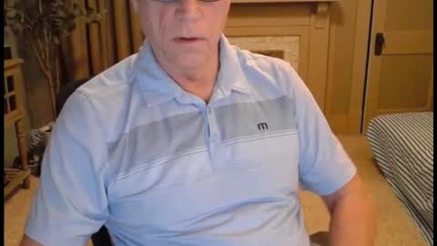 Snapshot of buttnakedfun954737 chatting on December 14, 2025, 11:04 am Miles online show from December 14, 2025, 11:04 am