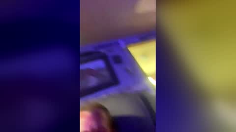 bwoods1987 online show from May 3, 2026, 4:40 am