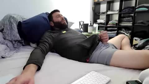 c2cmee online show from November 14, 2025, 3:27 am