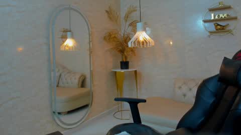 Camii Sweet  online show from May 20, 2026, 8:04 pm