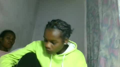 caella98 online show from April 23, 2026, 12:40 pm