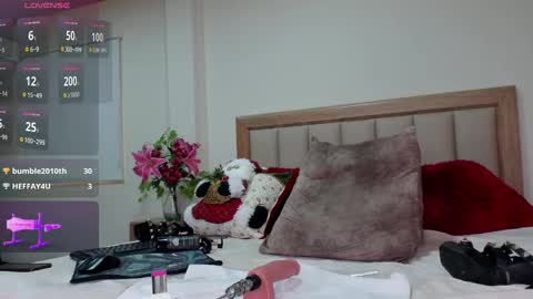 Caytlin Lian online show from December 12, 2024, 1:39 pm