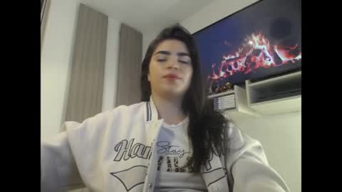 caitlingomez0 online show from May 5, 2026, 11:07 am