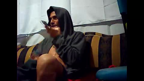 Snapshot of californiacam2 chatting on December 25, 2024, 11:33 am californiacam2 online show from December 25, 2024, 11:33 am