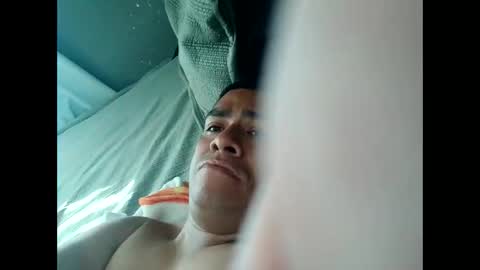 Snapshot of calilober chatting on November 19, 2025, 9:59 pm calilober online show from November 19, 2025, 9:59 pm