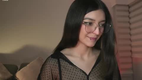 Snapshot of call_me_rosie chatting on April 17, 2026, 1:19 am online show from April 17, 2026, 1:19 am
