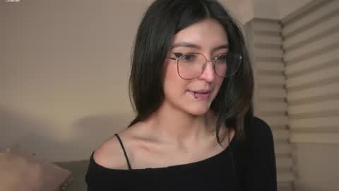 Snapshot of call_me_rosie chatting on April 18, 2026, 2:37 am online show from April 18, 2026, 2:37 am