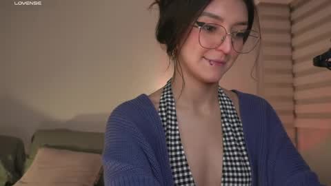 Snapshot of call_me_rosie chatting on May 9, 2026, 1:44 am online show from May 9, 2026, 1:44 am