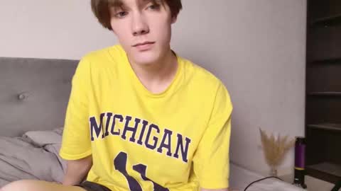 Snapshot of callmenineoneseven chatting on October 30, 2025, 5:57 pm Nick online show from October 30, 2025, 5:57 pm