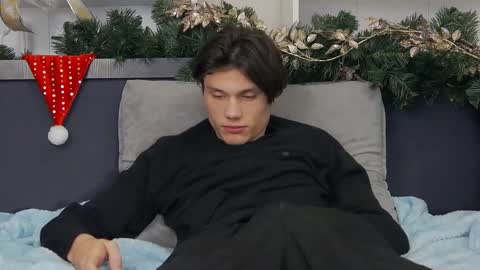 Snapshot of calvin_cay chatting on December 28, 2024, 3:47 am Calvin online show from December 28, 2024, 3:47 am