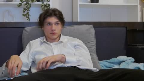 Snapshot of calvin_cay chatting on January 11, 2025, 10:51 pm Calvin online show from January 11, 2025, 10:51 pm