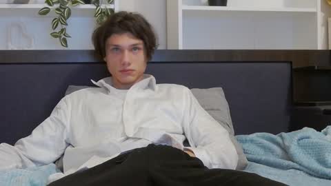 Snapshot of calvin_cay chatting on January 12, 2025, 3:39 am Calvin online show from January 12, 2025, 3:39 am