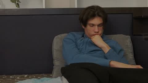 Snapshot of calvin_cay chatting on January 15, 2025, 3:33 am Calvin online show from January 15, 2025, 3:33 am