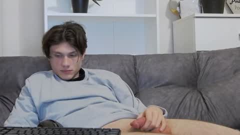 Snapshot of calvin_cay chatting on February 3, 2025, 1:30 am Calvin online show from February 3, 2025, 1:30 am