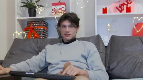 Snapshot of calvin_cay chatting on February 6, 2025, 7:40 pm Calvin online show from February 6, 2025, 7:40 pm