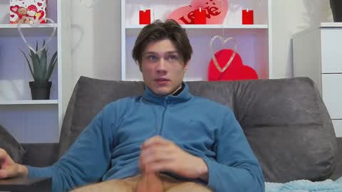 Snapshot of calvin_cay chatting on February 7, 2025, 7:49 pm Calvin online show from February 7, 2025, 7:49 pm