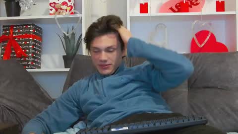 Snapshot of calvin_cay chatting on February 8, 2025, 12:38 am Calvin online show from February 8, 2025, 12:38 am