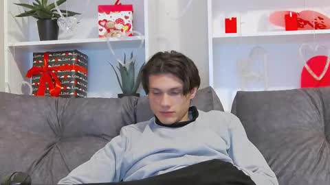 Snapshot of calvin_cay chatting on February 13, 2025, 8:13 pm Calvin online show from February 13, 2025, 8:13 pm