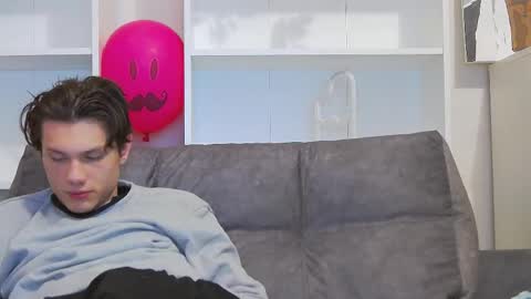 Snapshot of calvin_cay chatting on February 20, 2025, 11:43 pm Calvin online show from February 20, 2025, 11:43 pm