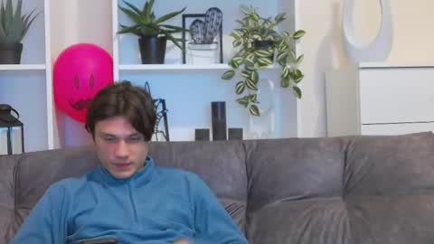 Snapshot of calvin_cay chatting on February 22, 2025, 7:47 pm Calvin online show from February 22, 2025, 7:47 pm