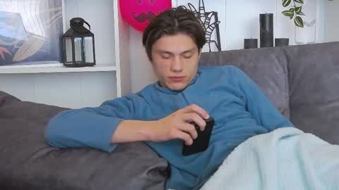 Snapshot of calvin_cay chatting on February 24, 2025, 6:49 am Calvin online show from February 24, 2025, 6:49 am