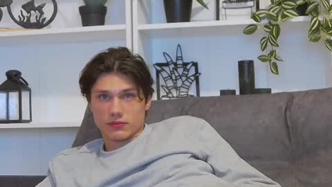 Snapshot of calvin_cay chatting on February 27, 2025, 1:59 am Calvin online show from February 27, 2025, 1:59 am