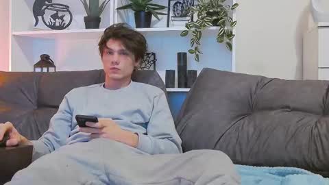 Snapshot of calvin_cay chatting on March 4, 2025, 1:01 am Calvin online show from March 4, 2025, 1:01 am