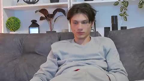 Snapshot of calvin_cay chatting on March 12, 2025, 12:31 am Calvin online show from March 12, 2025, 12:31 am