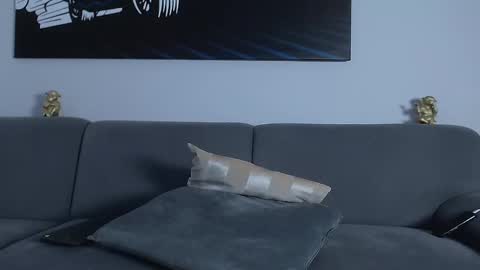 Calvin  online show from February 7, 2025, 7:18 am