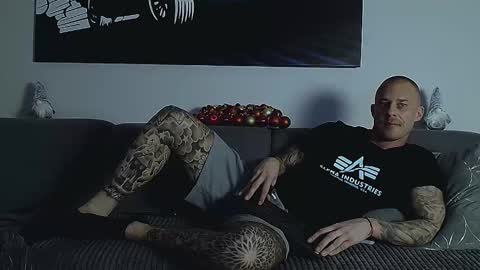 Calvin  online show from December 3, 2025, 11:25 pm