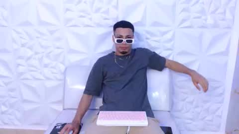 cam_xman online show from March 22, 2026, 2:42 pm