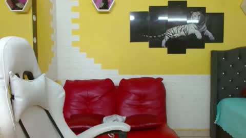 cam_xman online show from May 23, 2026, 7:18 pm