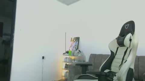 cam_xman online show from May 26, 2026, 6:53 am