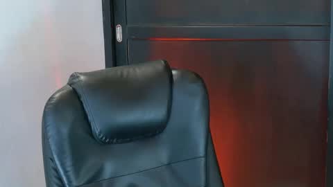 camara110 online show from September 26, 2025, 5:39 pm